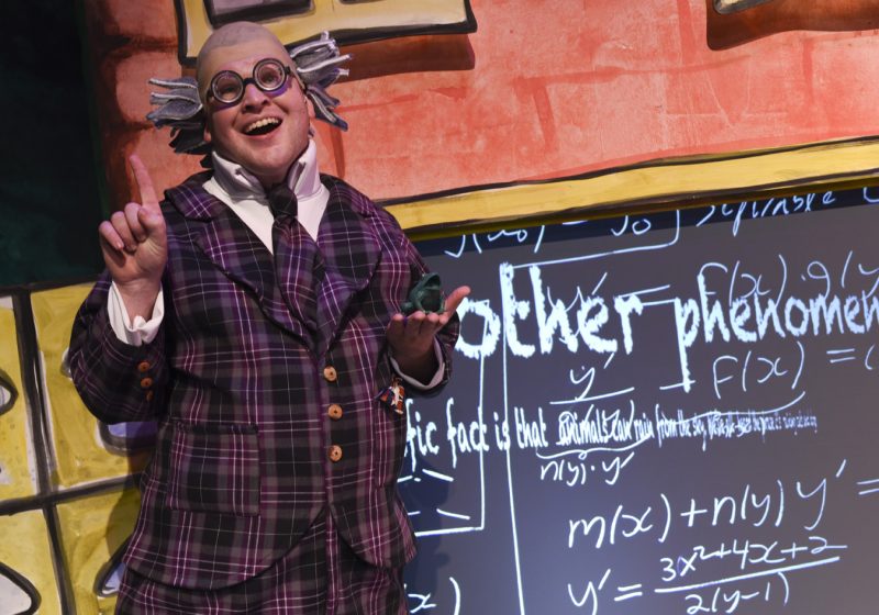 Kieran McGrath as Mr Boggle in Horrible Harriet (Photo Heidrun Lohr)