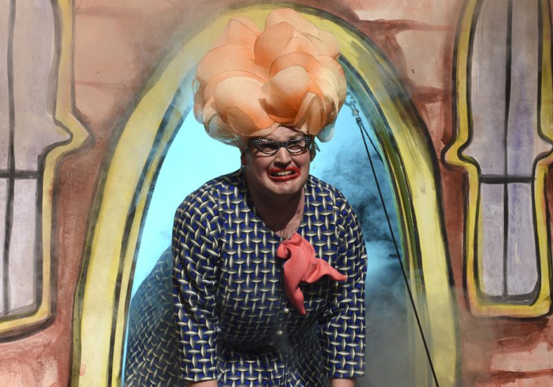 Kieran McGrath as Miss Plume in Horrible Harriet (Photo Heidrun Lohr)